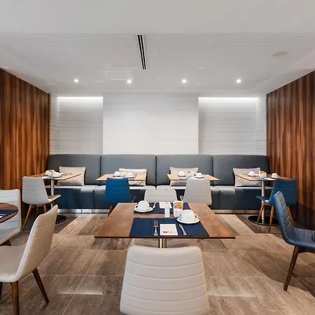 Exe Saldanha فندق 3*